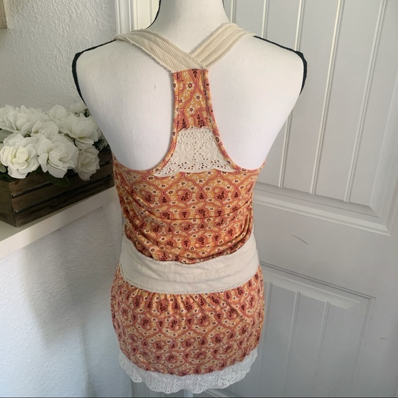Decree| Red/Orange Paisley Pattern Top - Picture 4 of 7